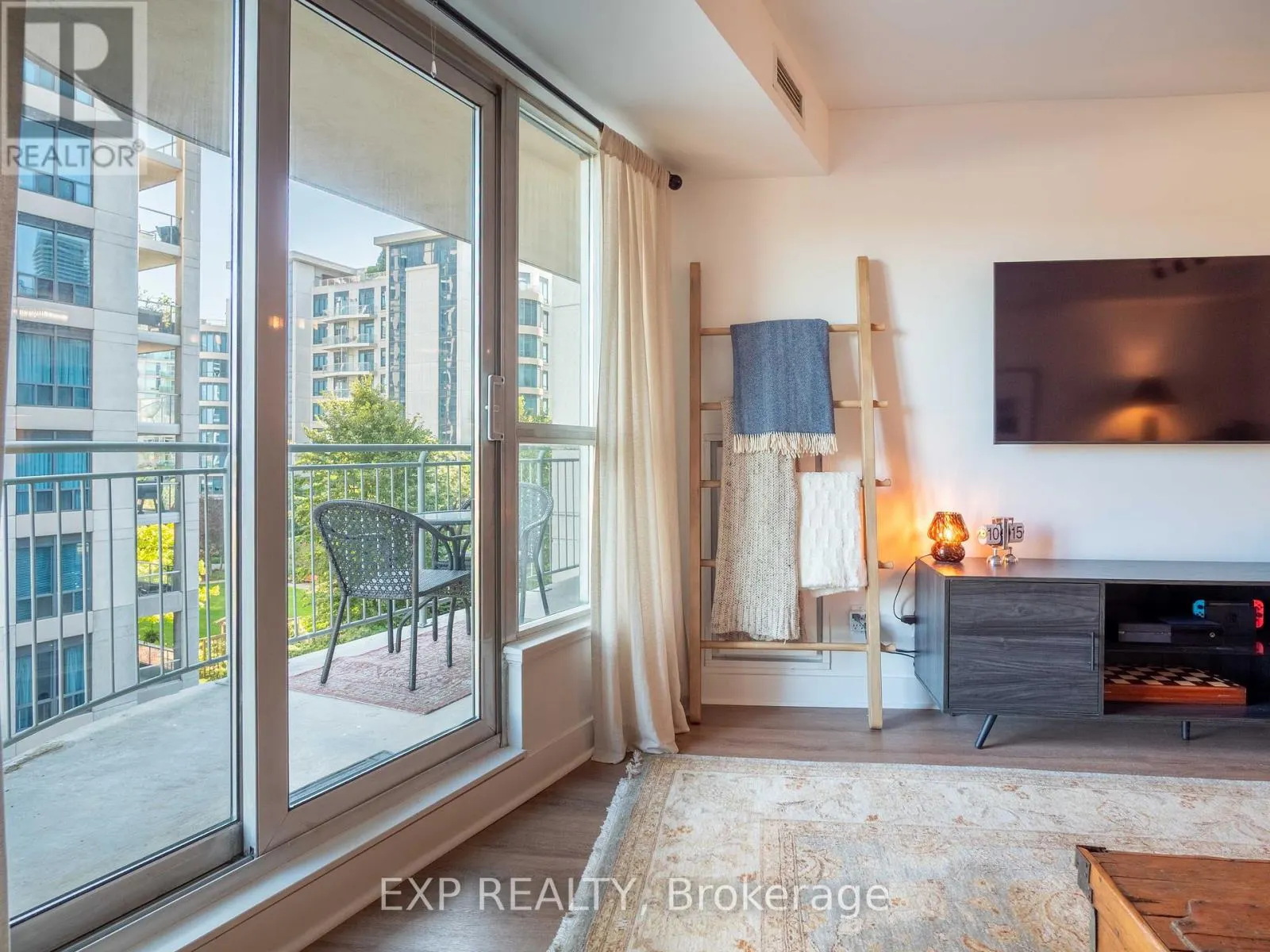 501 - 2111 LAKESHORE BOULEVARD W