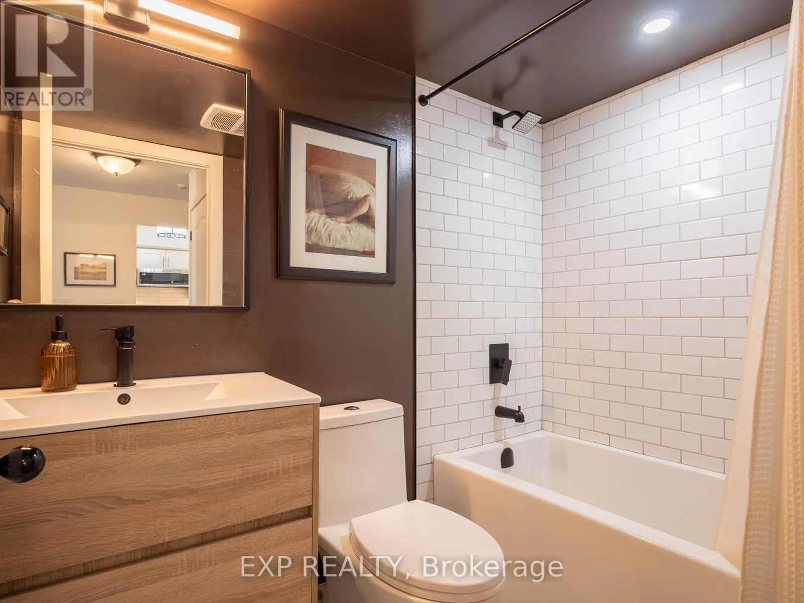 501 - 2111 LAKESHORE BOULEVARD W