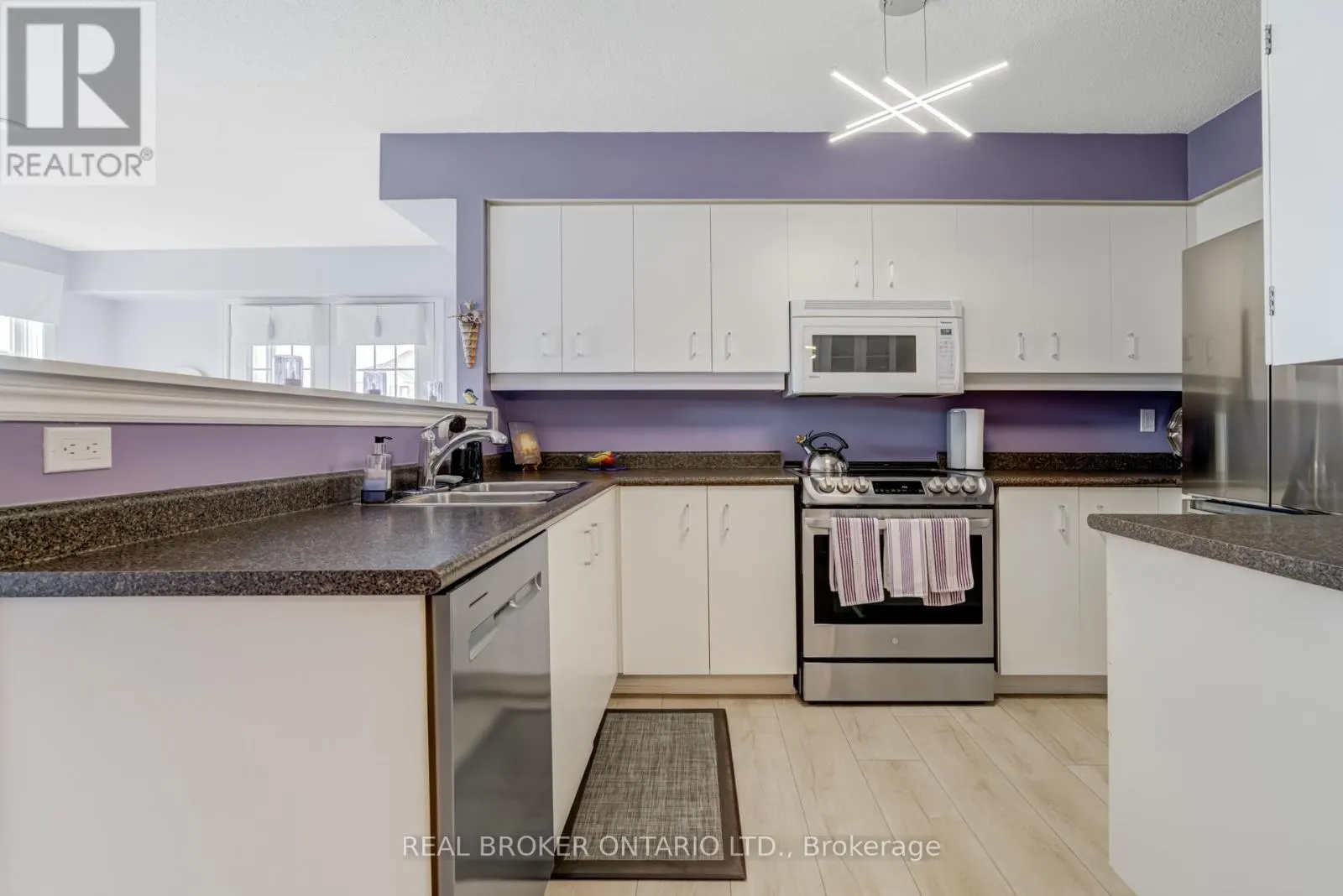 313 - 1460 BISHOPS GATE