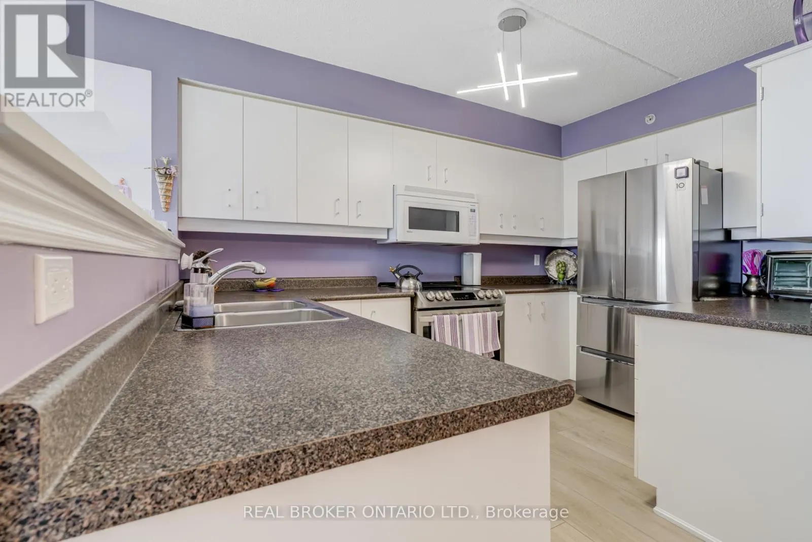 313 - 1460 BISHOPS GATE