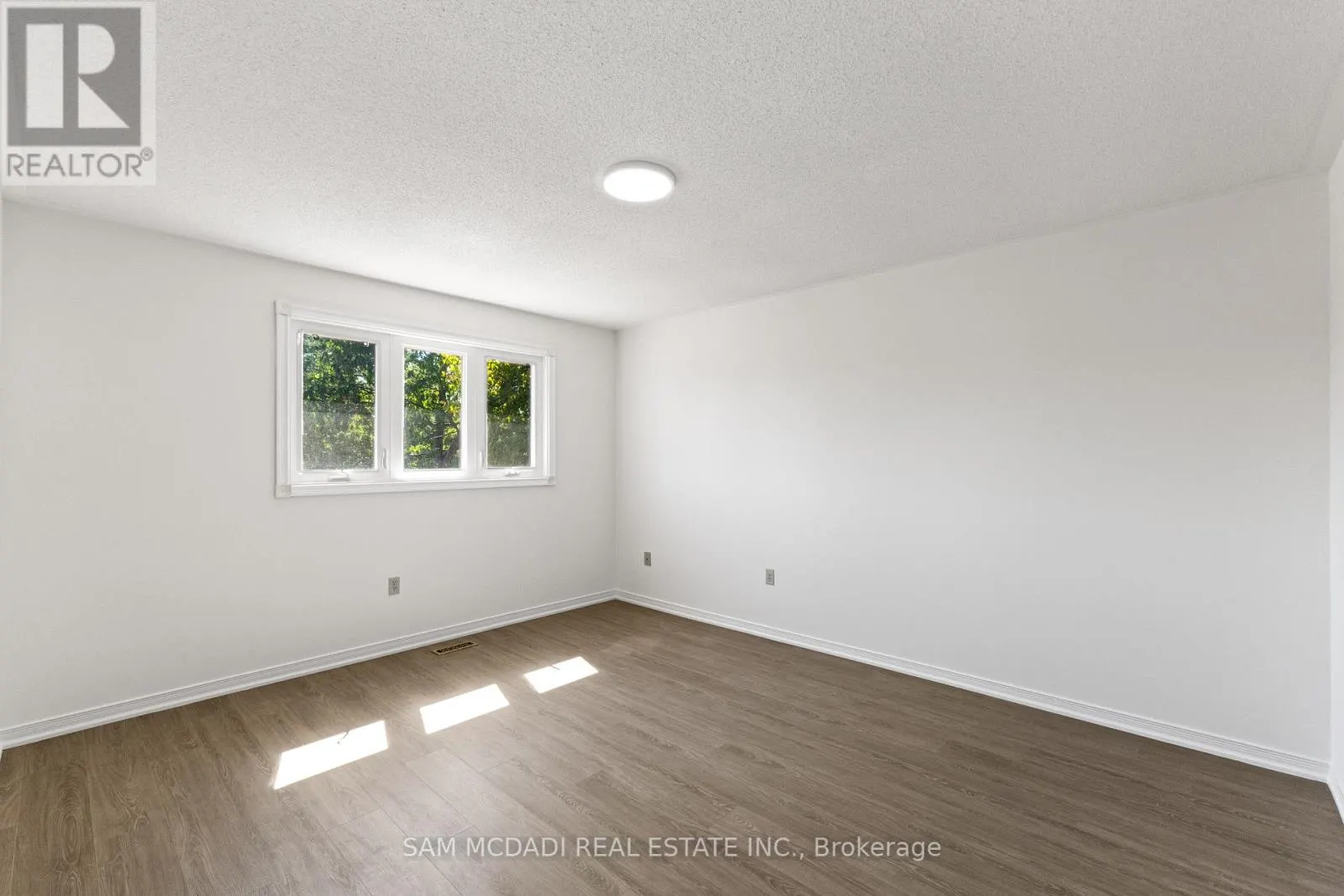 459 GLENASHTON DRIVE