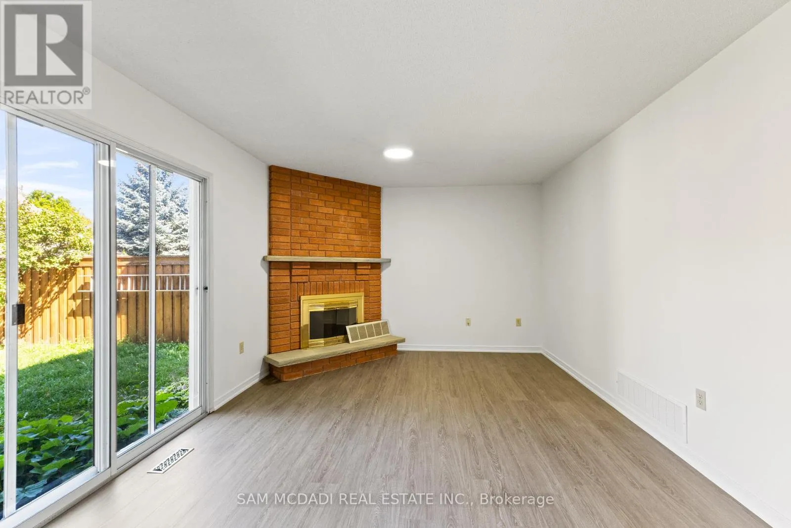 459 GLENASHTON DRIVE