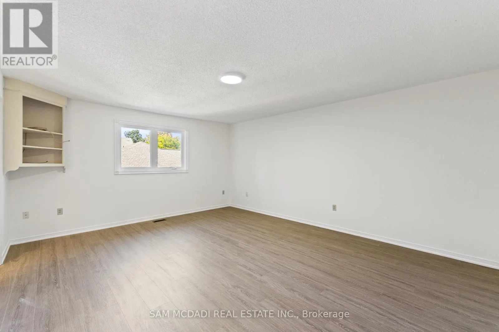 459 GLENASHTON DRIVE