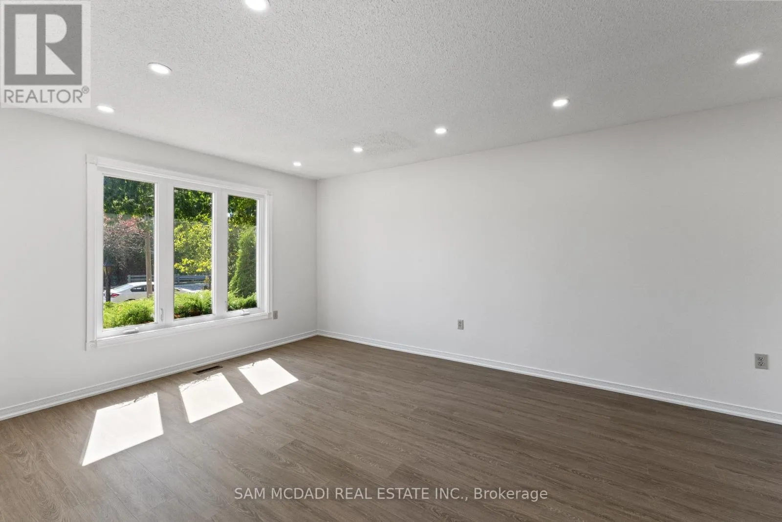 459 GLENASHTON DRIVE