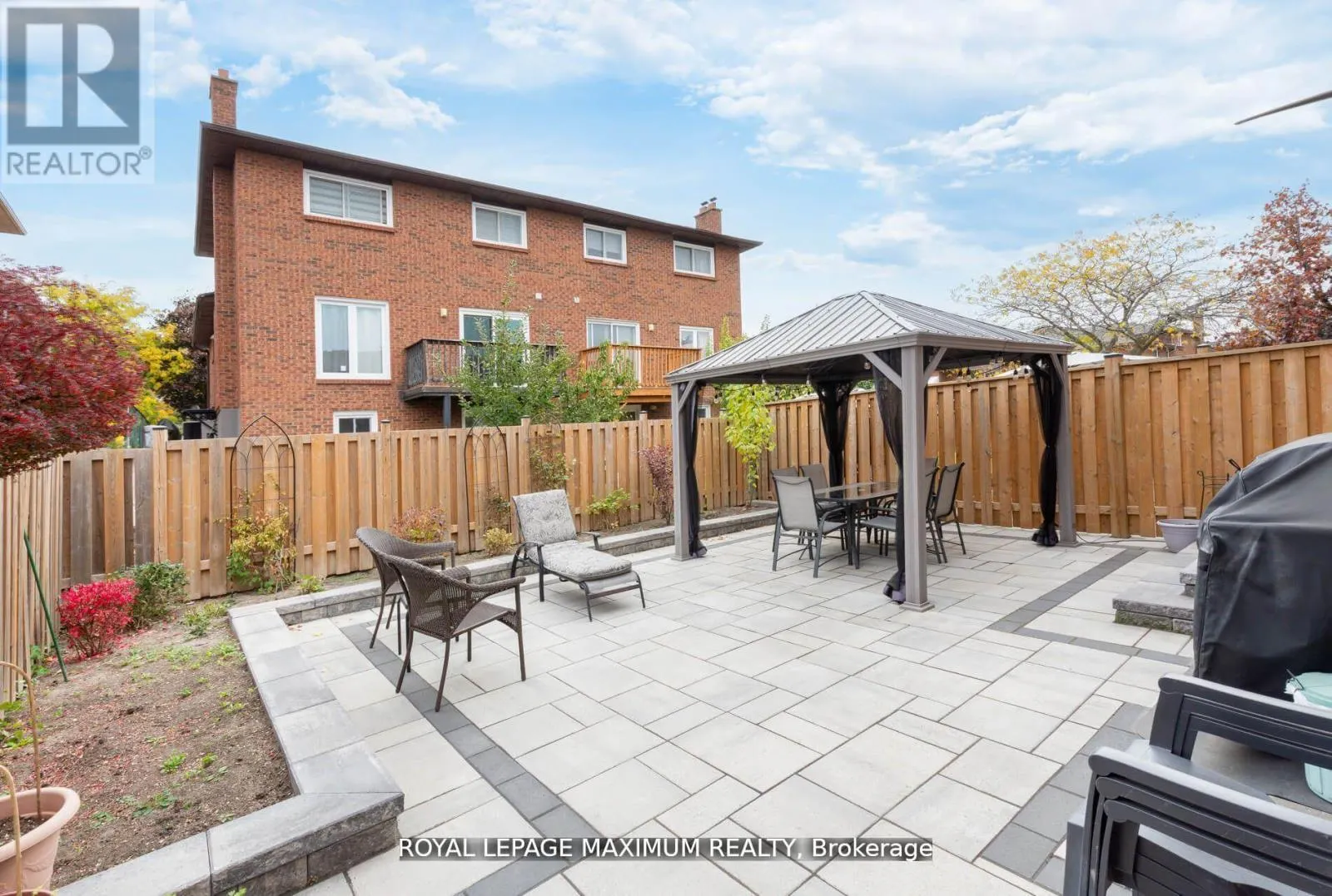 44 FLAGSTICK COURT