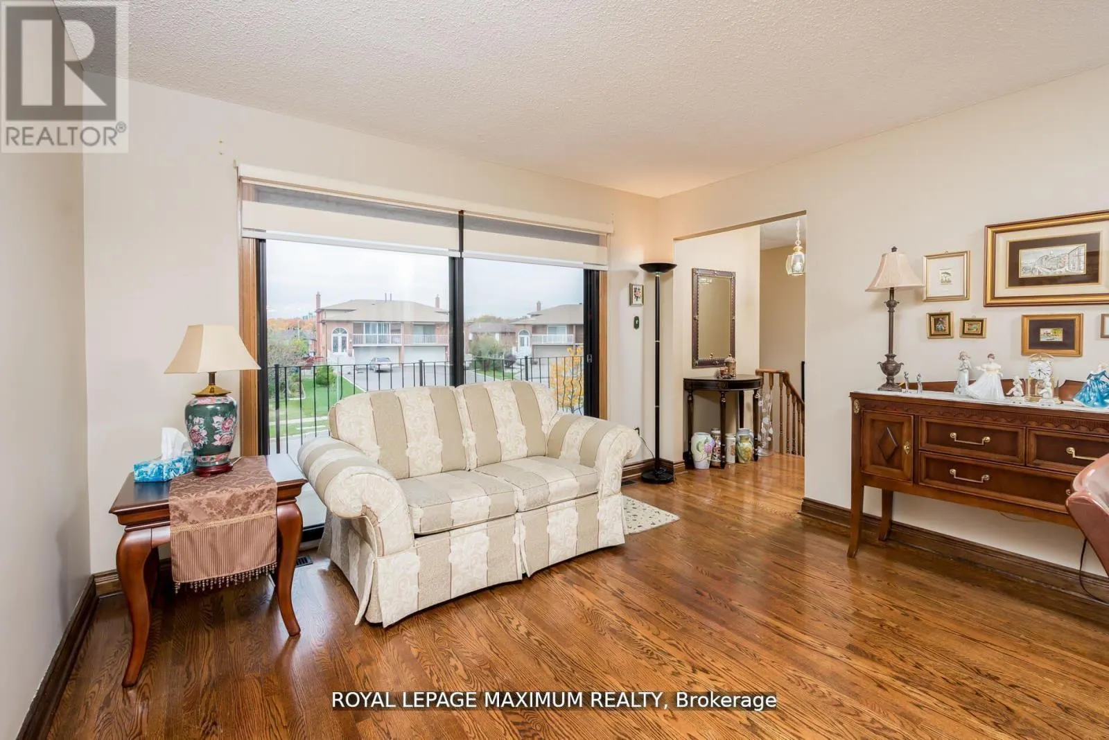 44 FLAGSTICK COURT