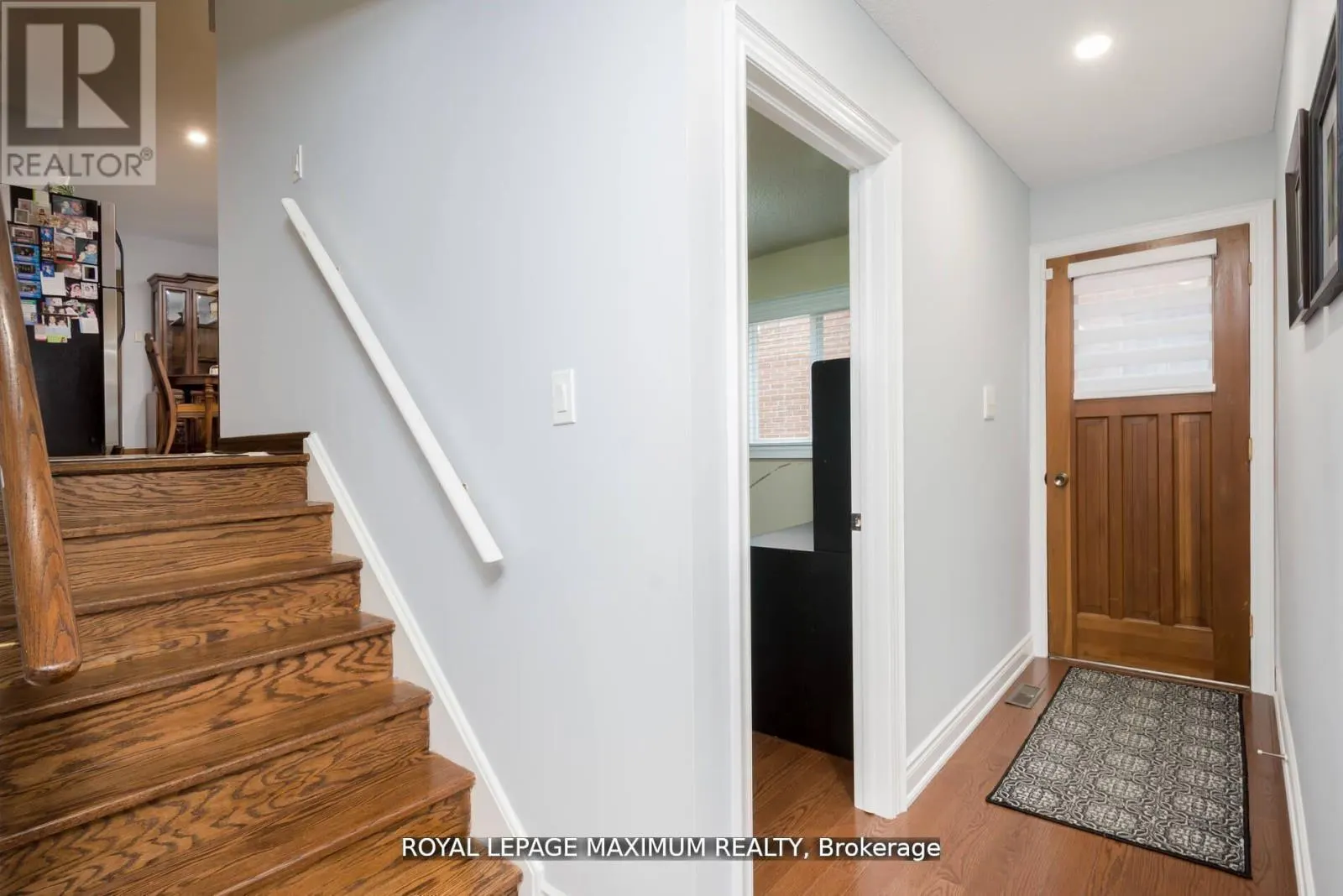 44 FLAGSTICK COURT