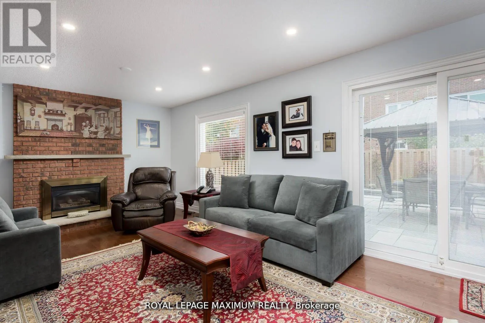 44 FLAGSTICK COURT