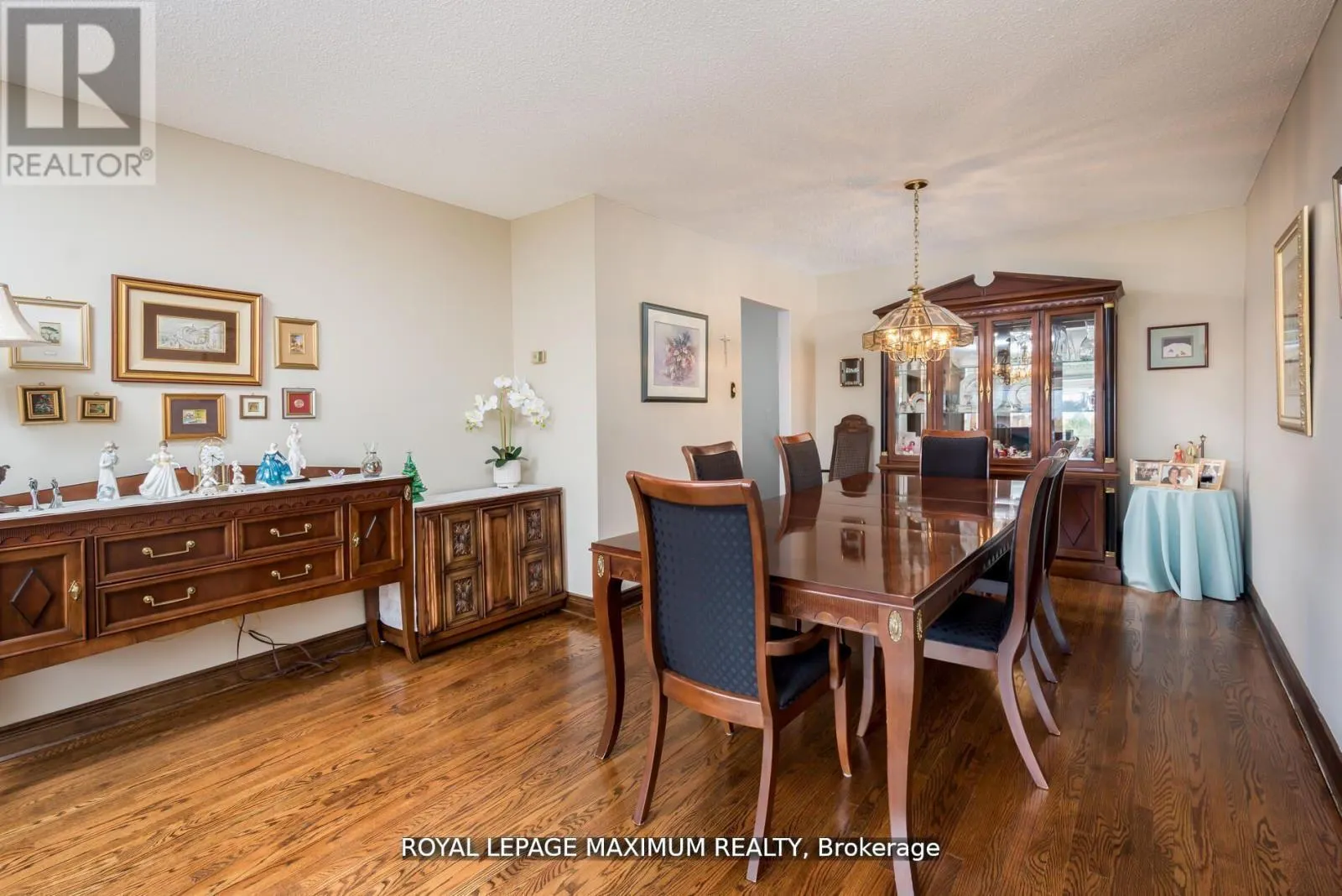 44 FLAGSTICK COURT