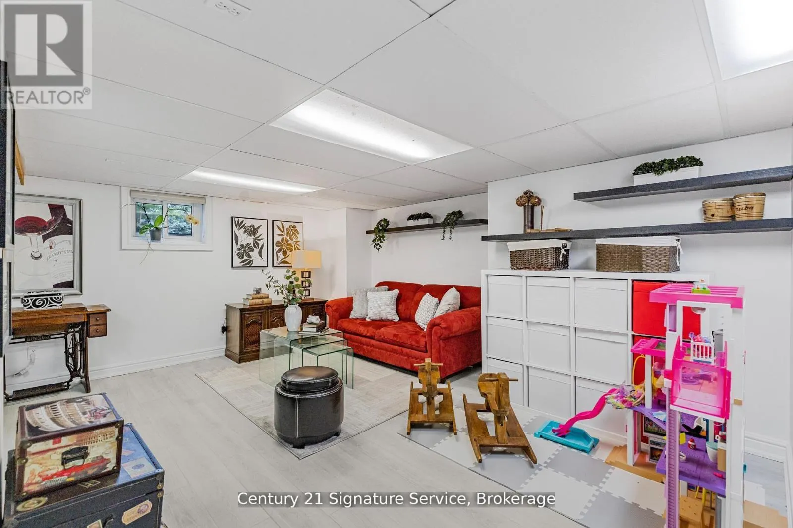 33 MCINTOSH AVENUE
