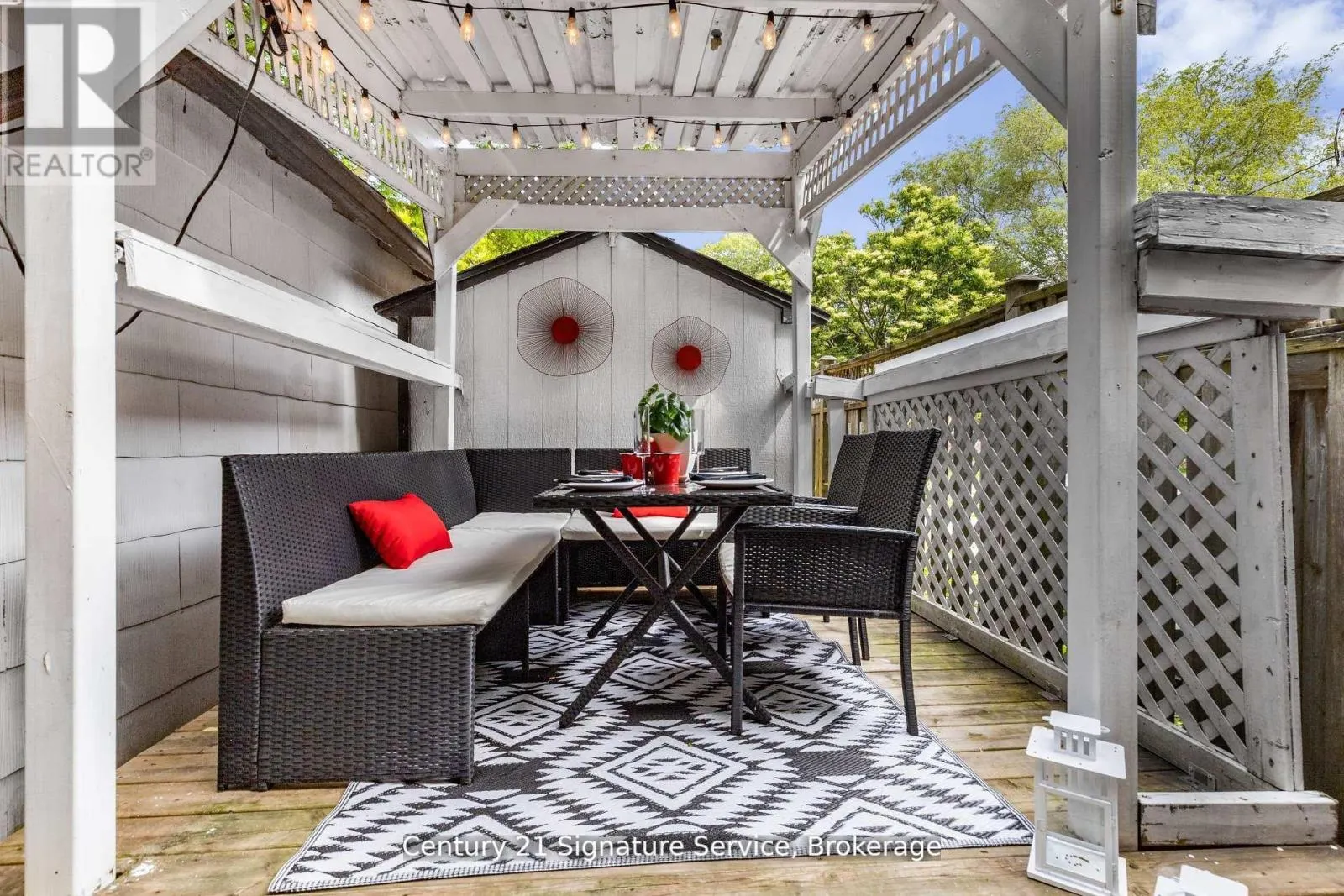 33 MCINTOSH AVENUE