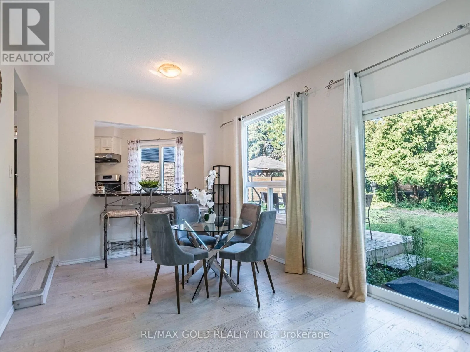 30 LONGBOURNE CRESCENT