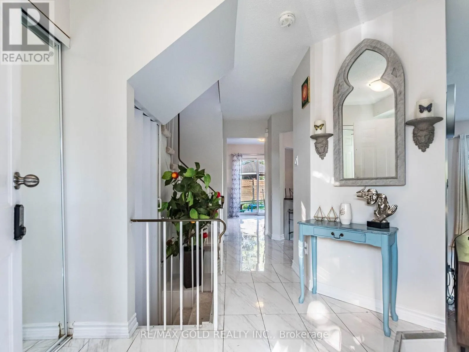 30 LONGBOURNE CRESCENT