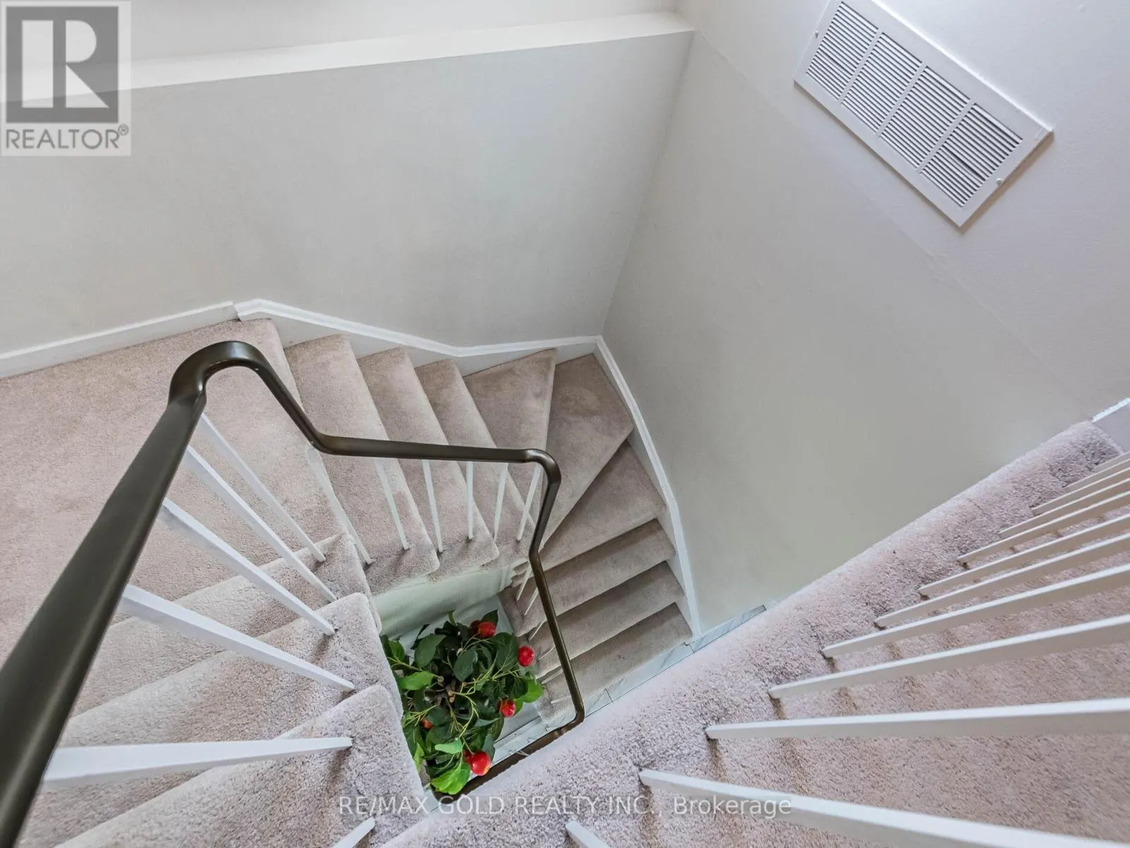 30 LONGBOURNE CRESCENT