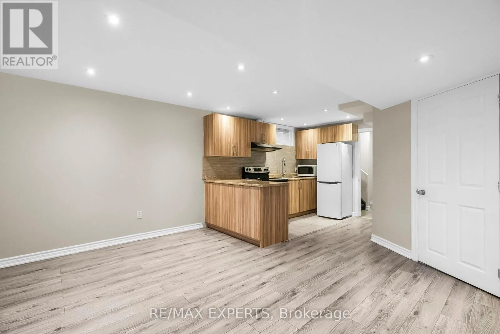 25 WATERVILLE WAY