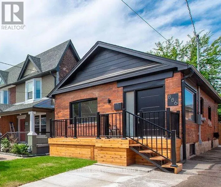 886 RUNNYMEDE ROAD