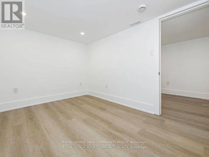 886 RUNNYMEDE ROAD
