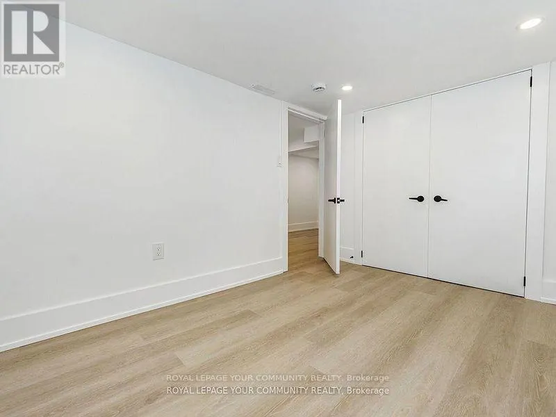 886 RUNNYMEDE ROAD