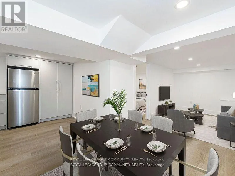 886 RUNNYMEDE ROAD