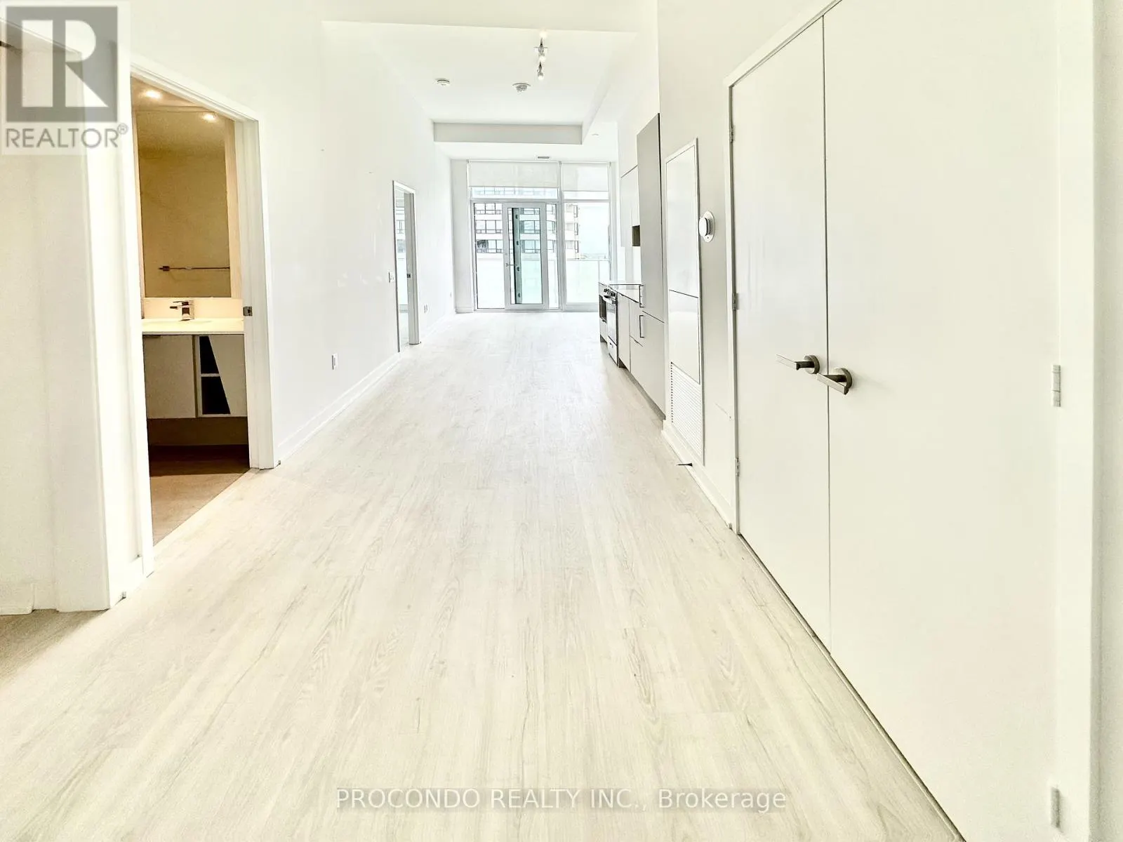 619 - 3883 QUARTZ ROAD