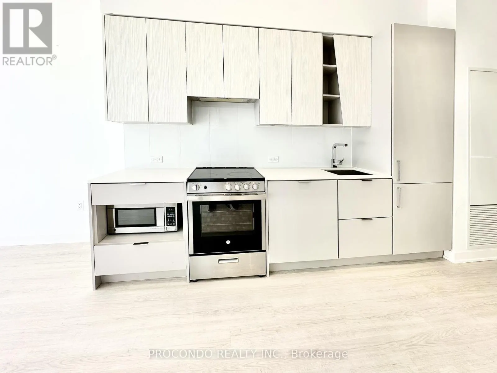619 - 3883 QUARTZ ROAD