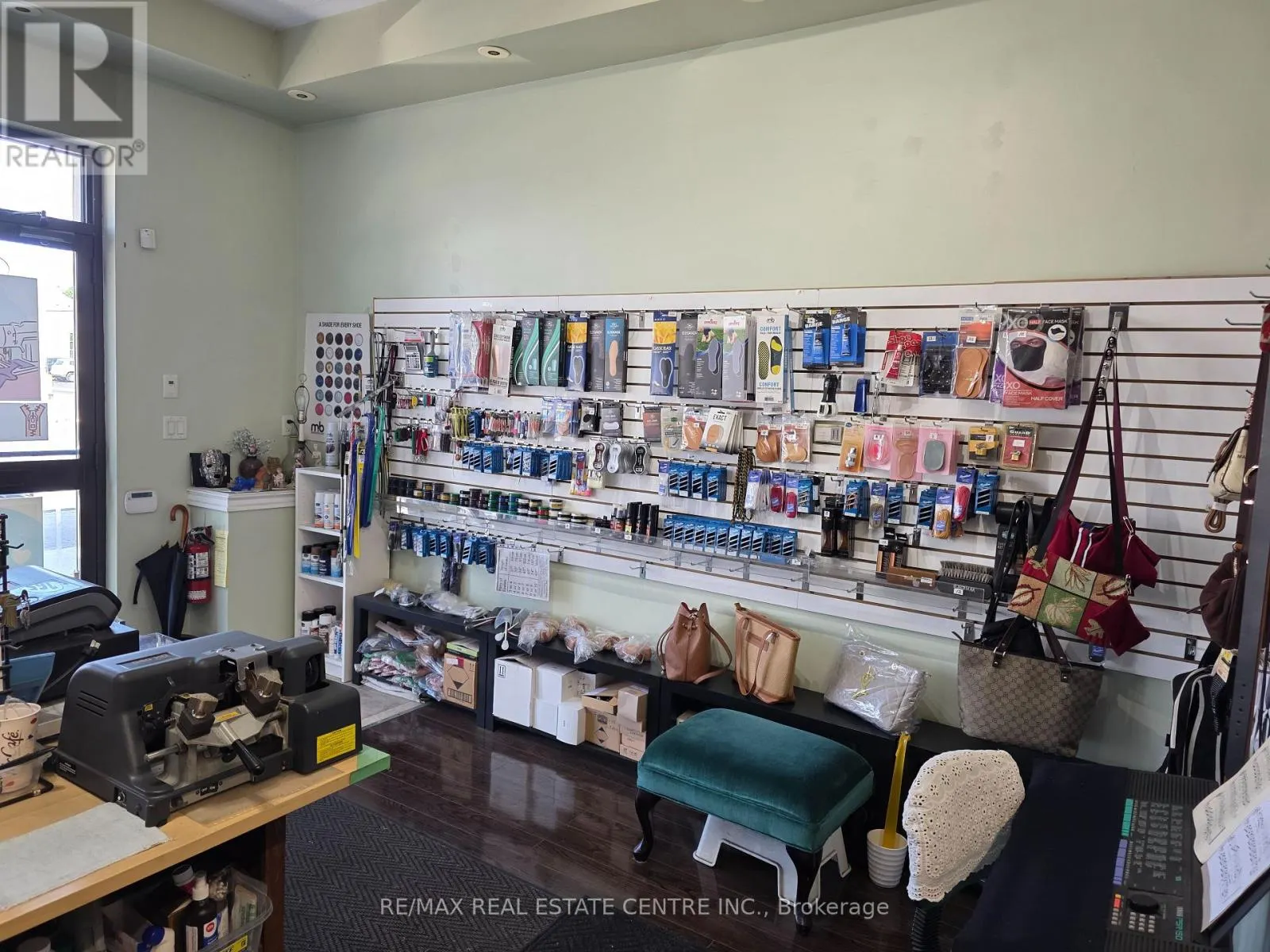 165 LAKESHORE ROAD E
