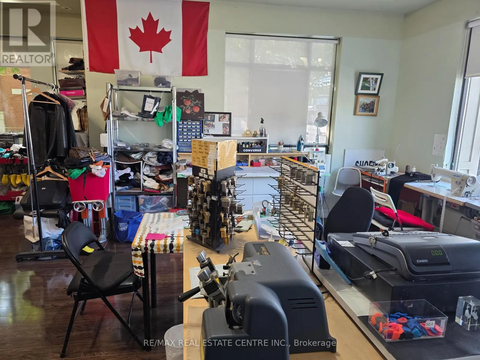 165 LAKESHORE ROAD E