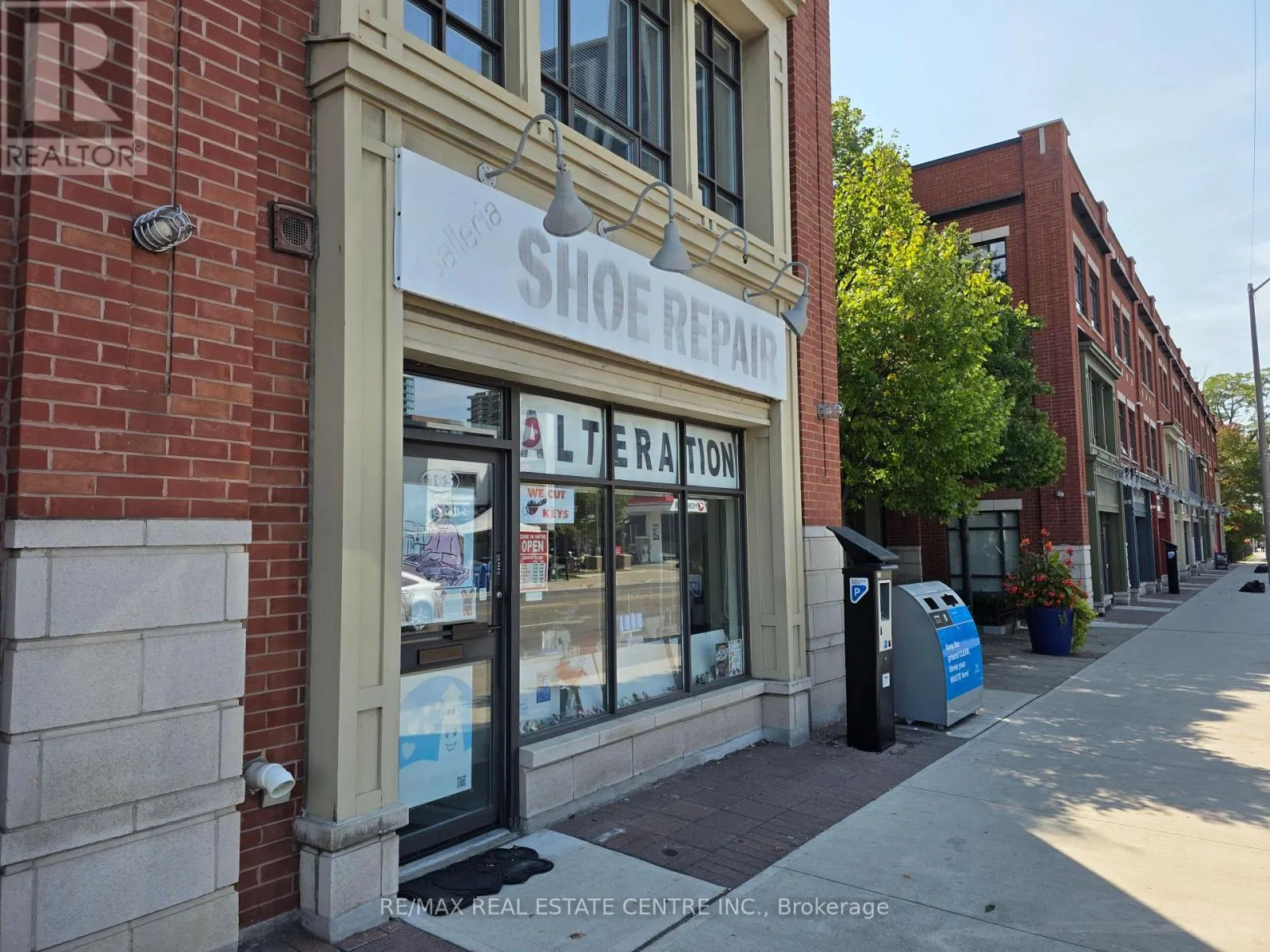 165 LAKESHORE ROAD E