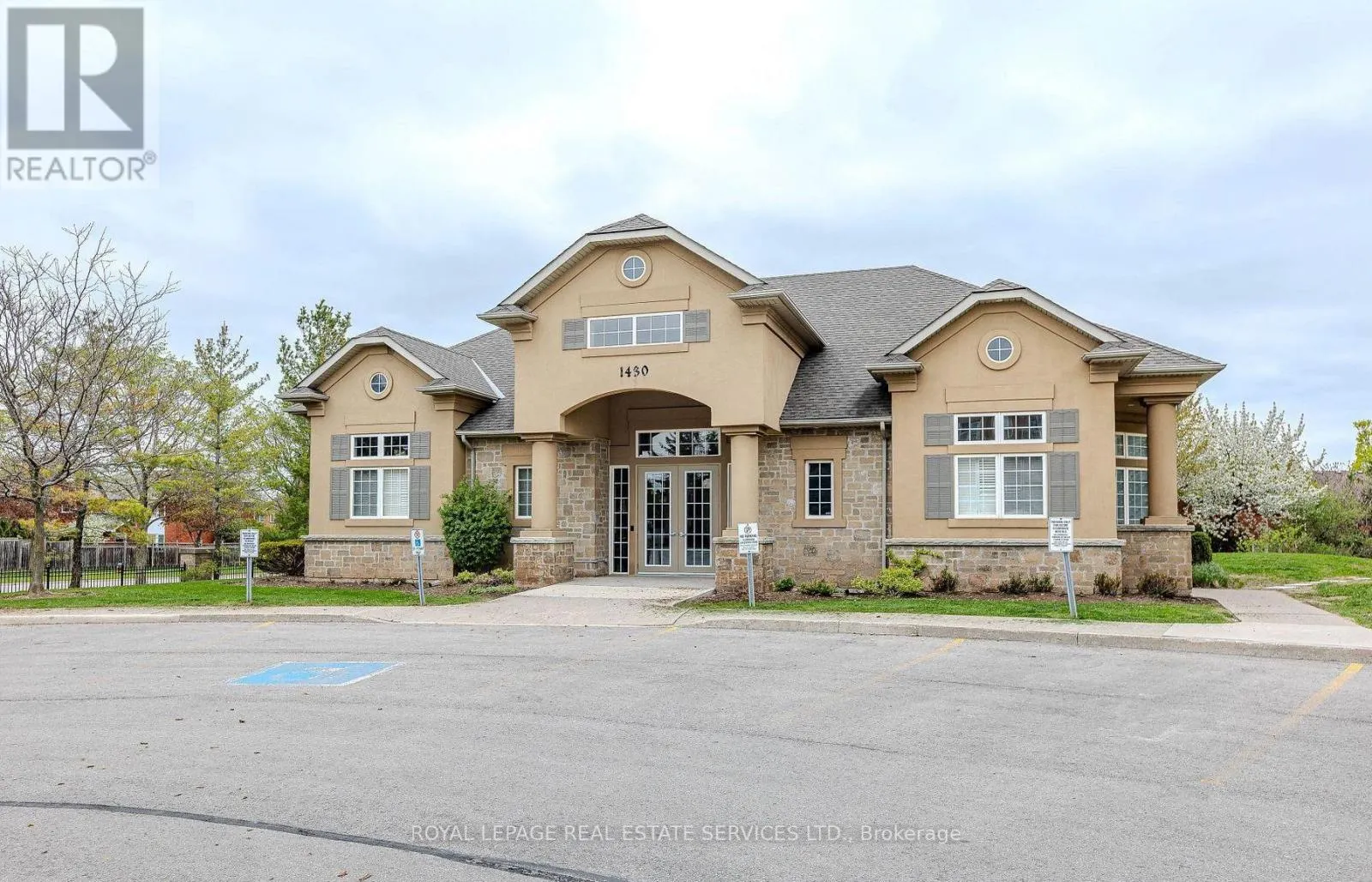 207 - 1450 BISHOPS GATE