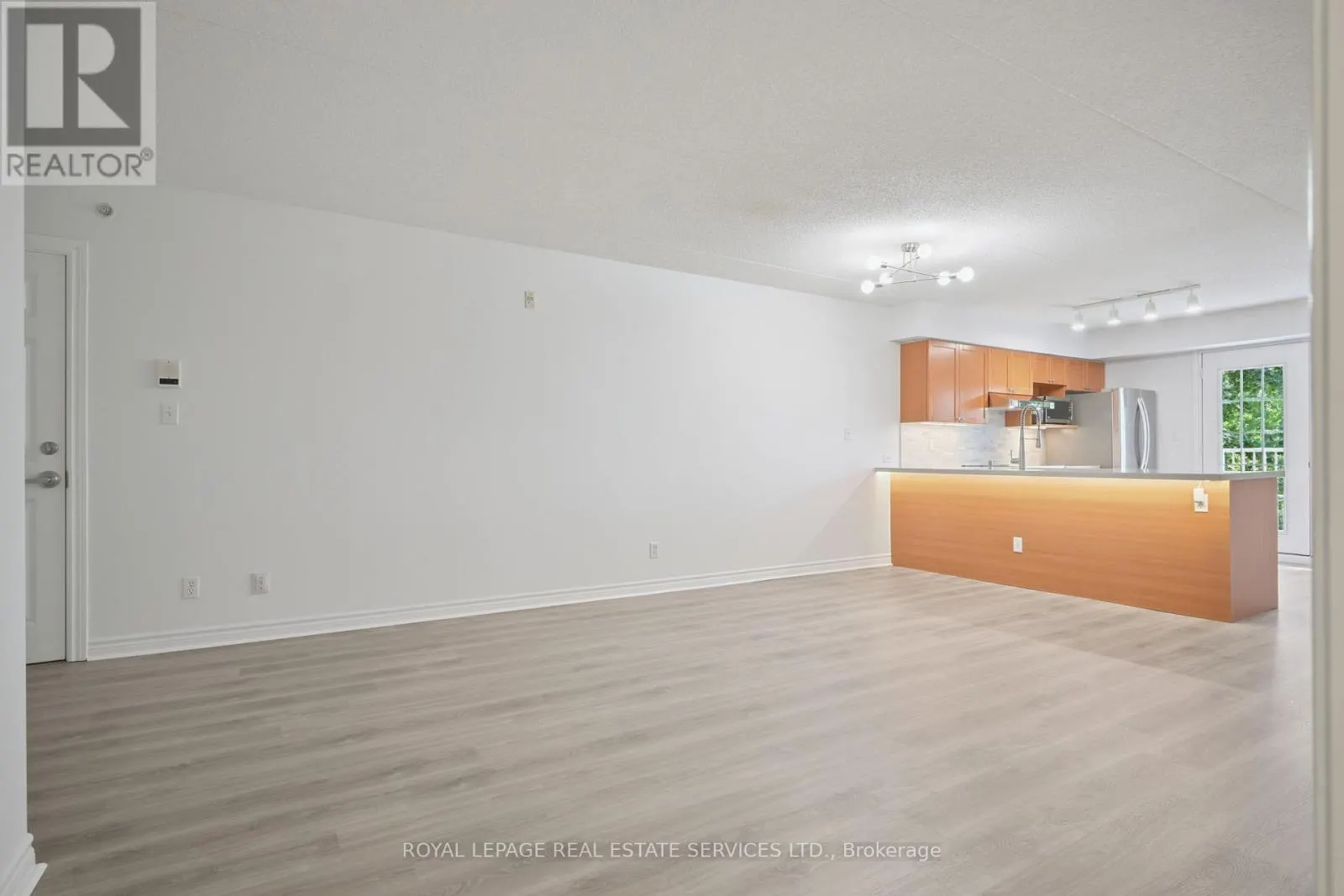 207 - 1450 BISHOPS GATE