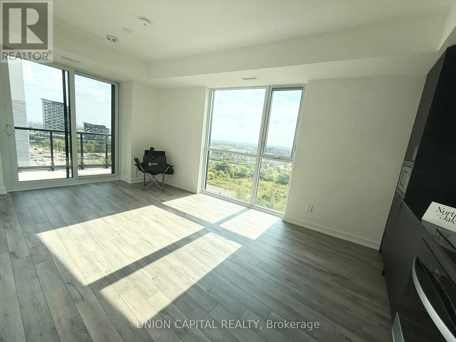 1602 - 3079 TRAFALGAR ROAD