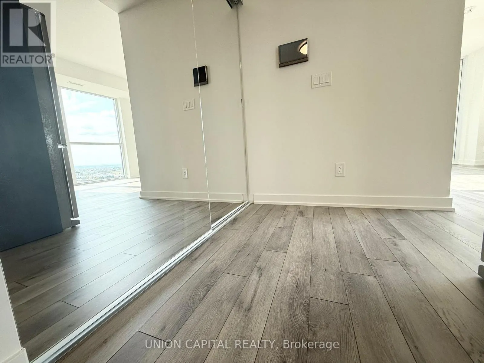1602 - 3079 TRAFALGAR ROAD