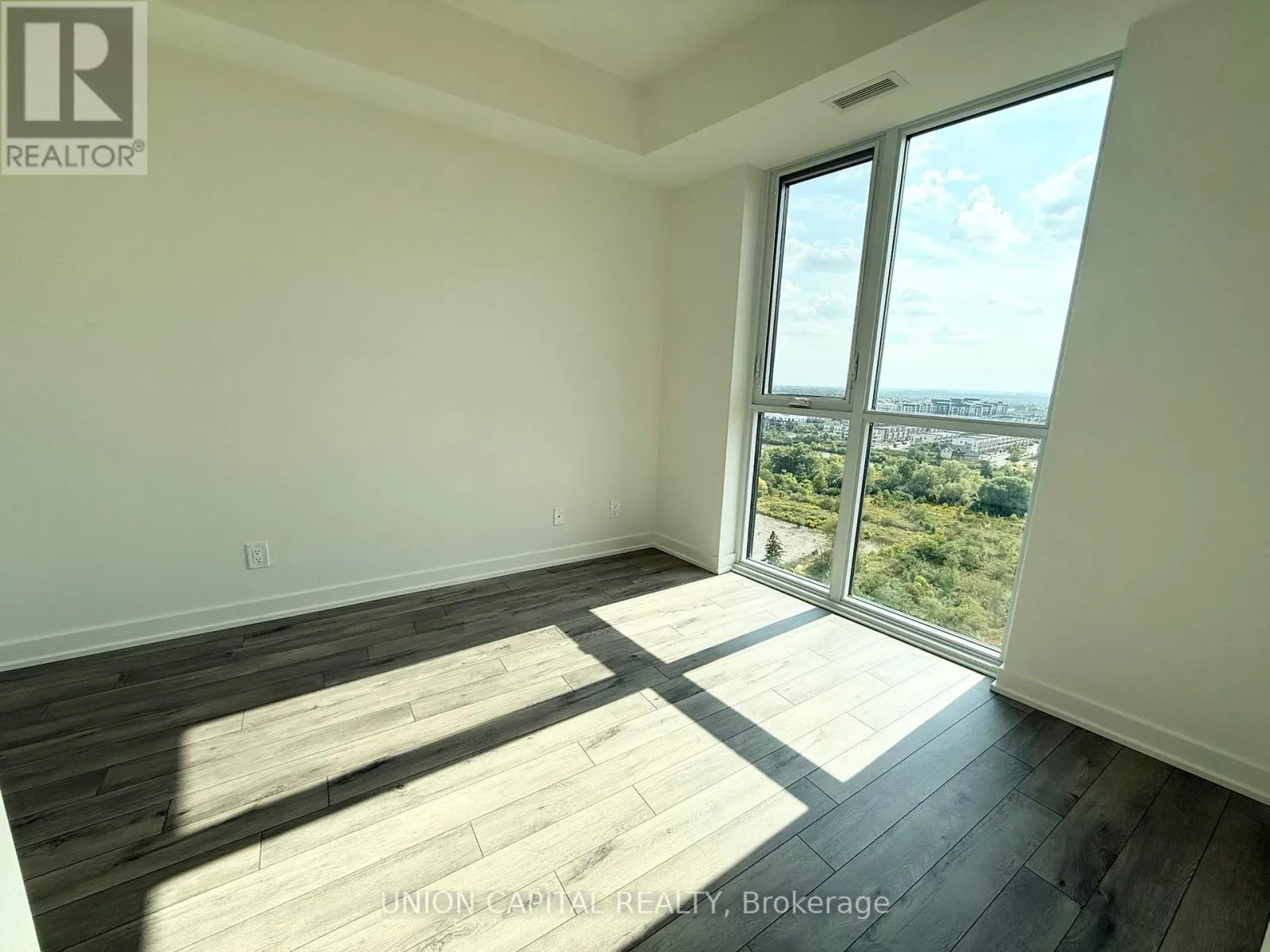 1602 - 3079 TRAFALGAR ROAD