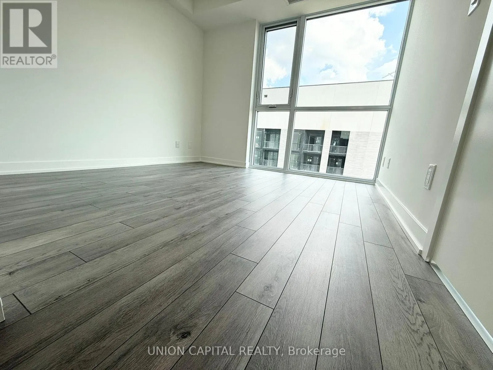 1602 - 3079 TRAFALGAR ROAD