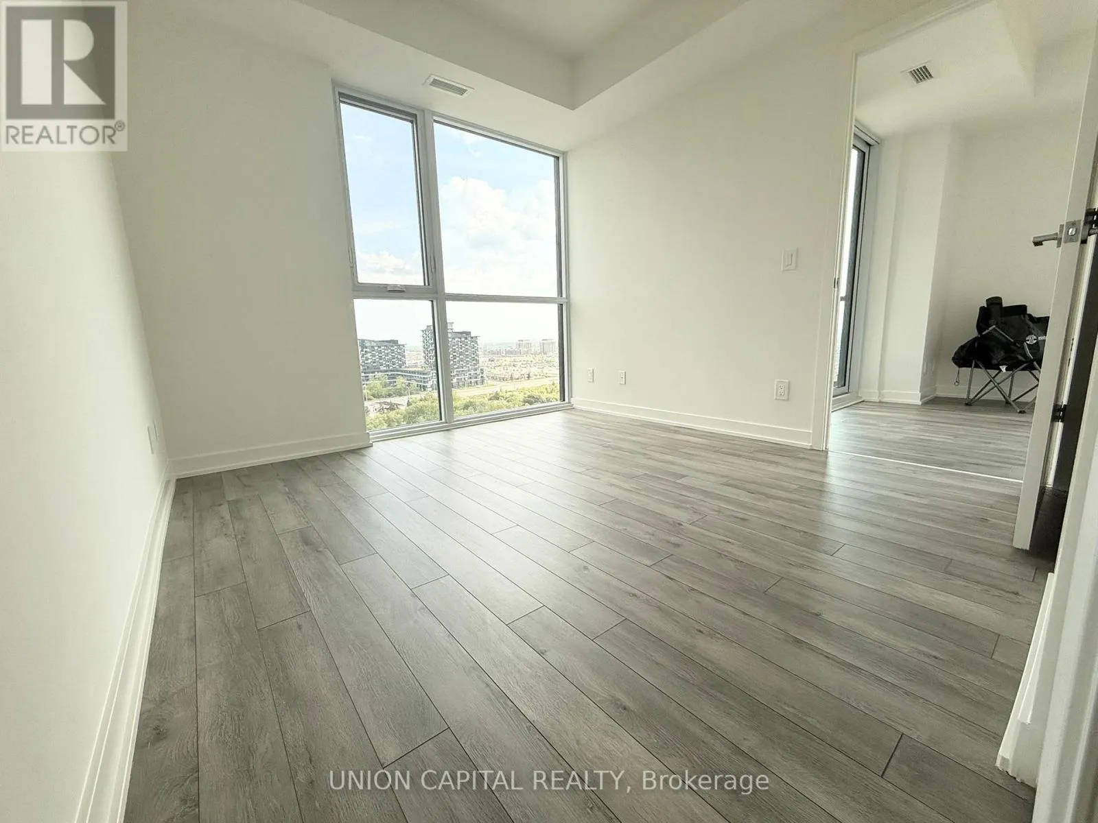 1602 - 3079 TRAFALGAR ROAD