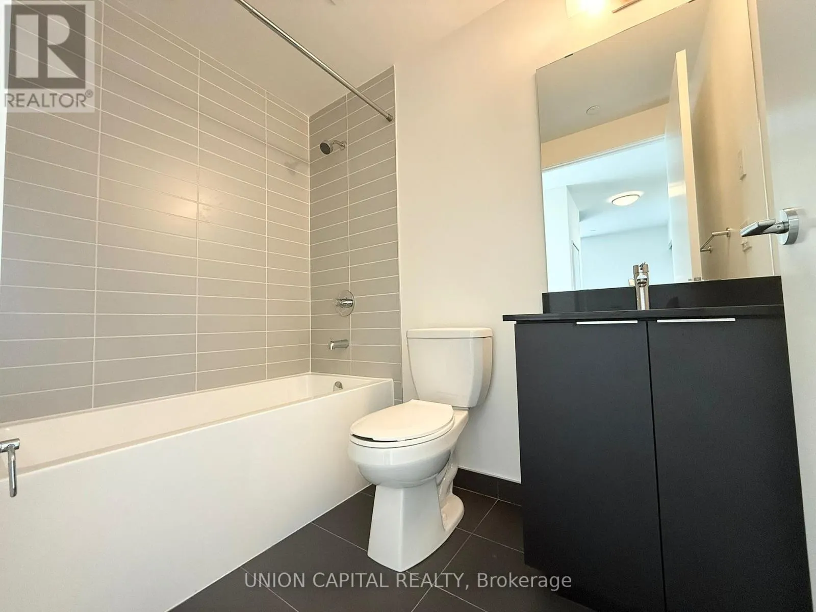 1602 - 3079 TRAFALGAR ROAD