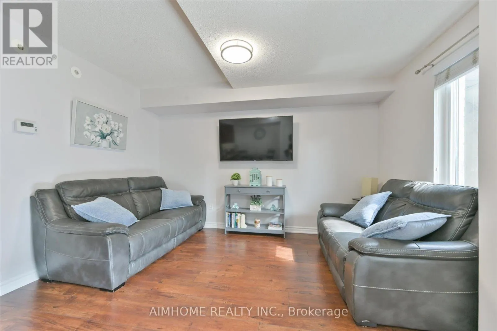1036 - 55 GEORGE APPLETON WAY