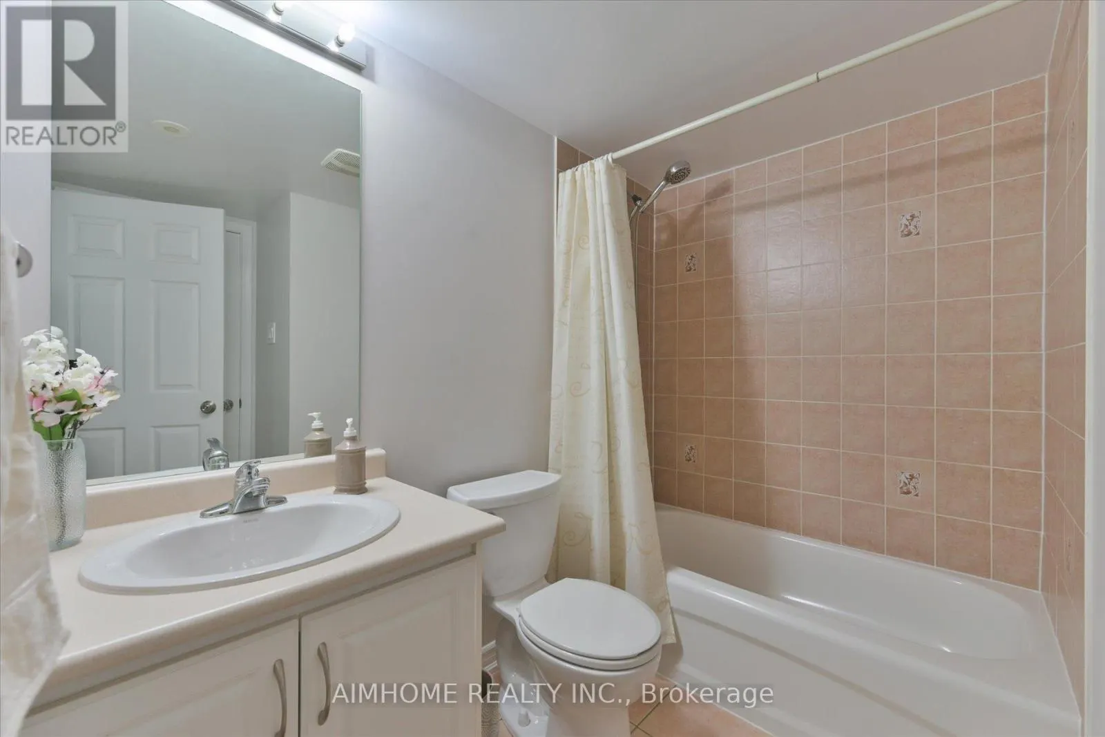 1036 - 55 GEORGE APPLETON WAY