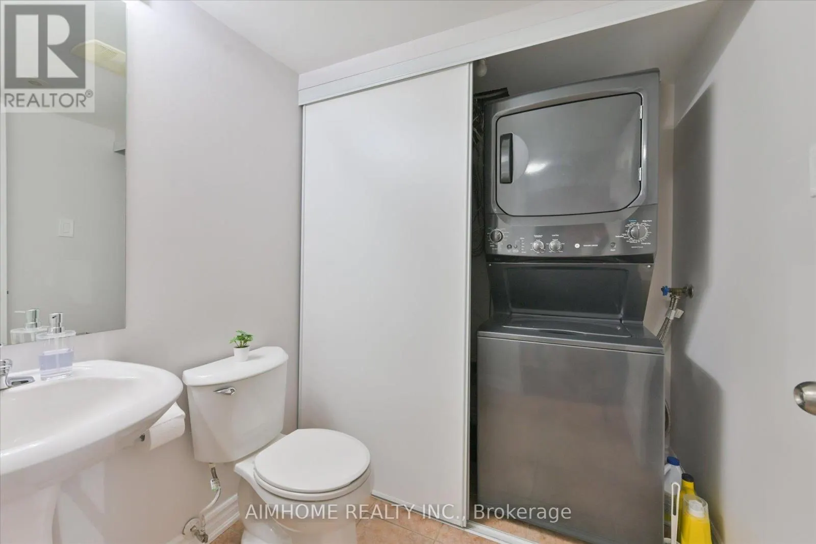 1036 - 55 GEORGE APPLETON WAY