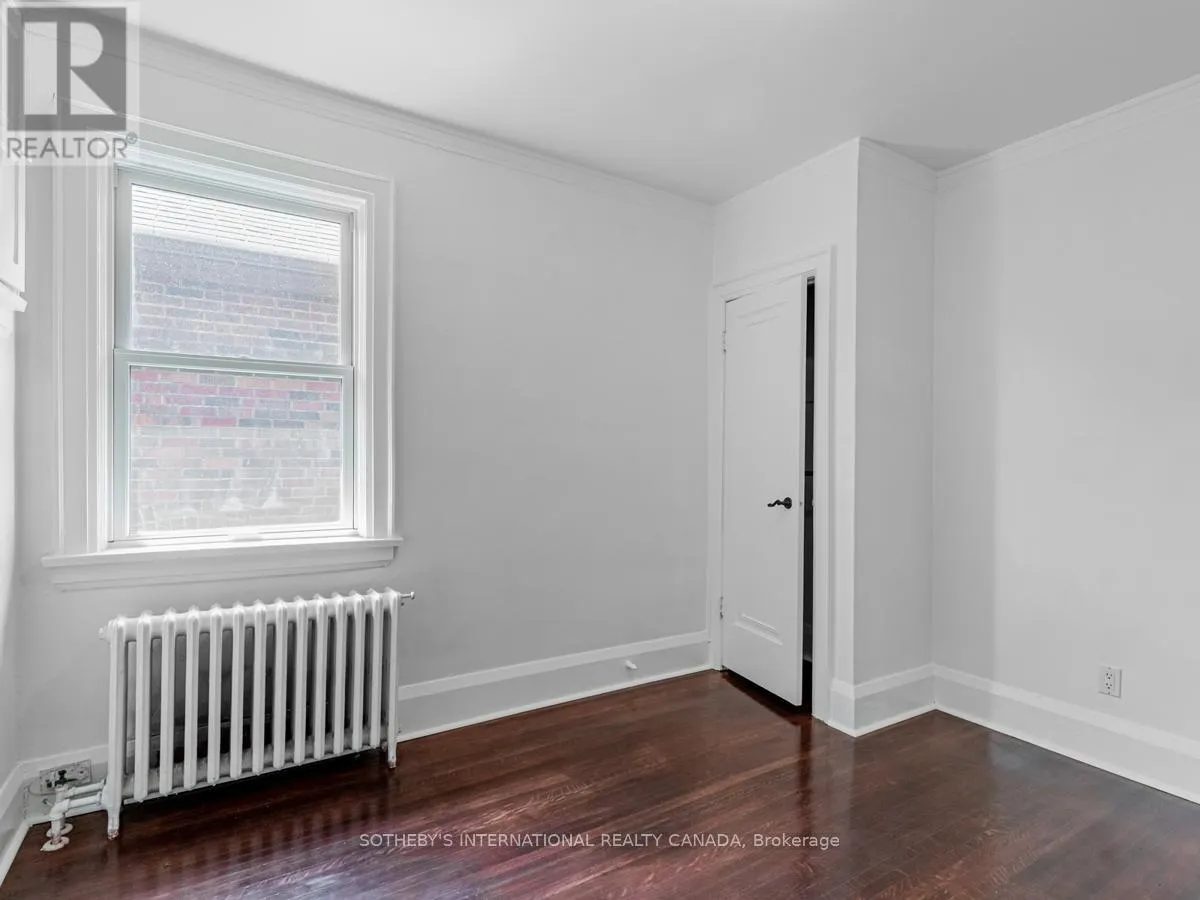 UPPER - 2 LARKIN AVENUE