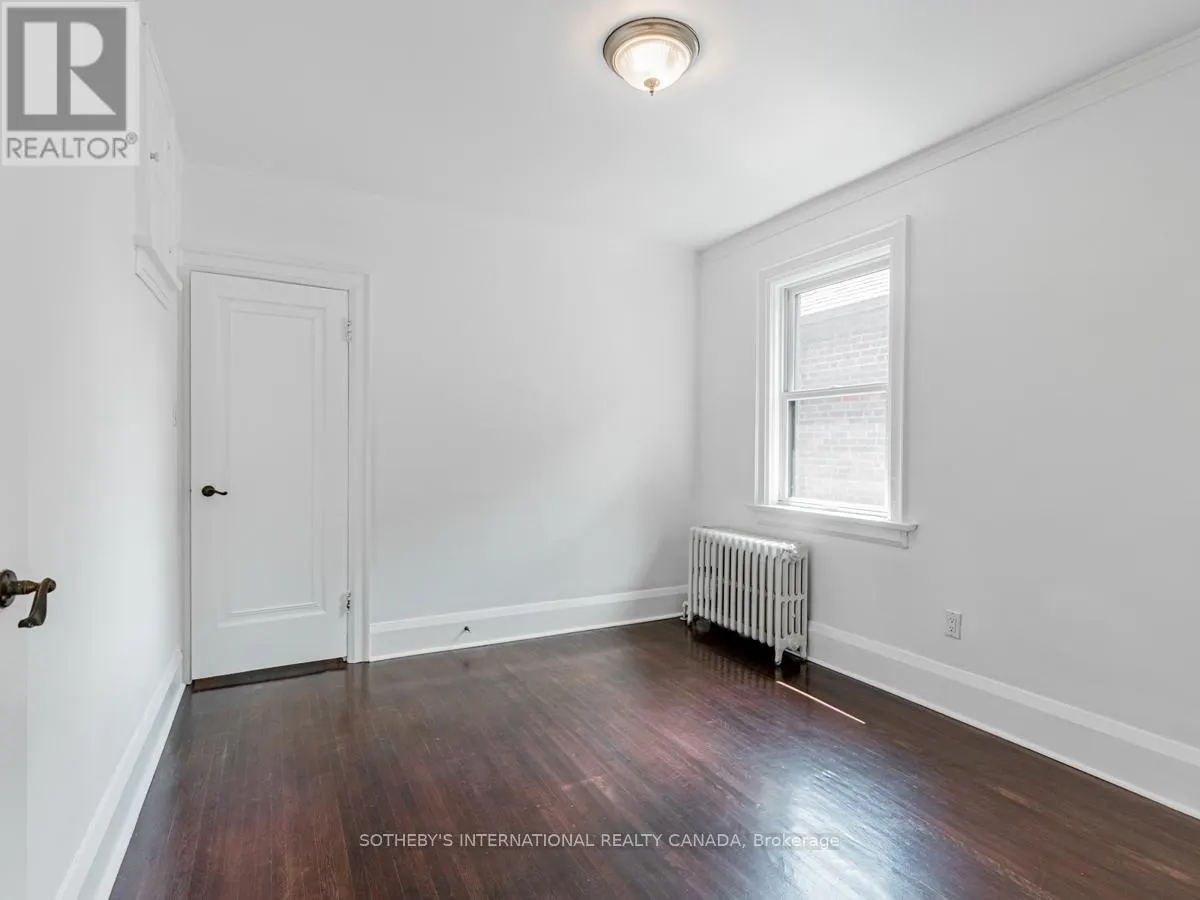UPPER - 2 LARKIN AVENUE