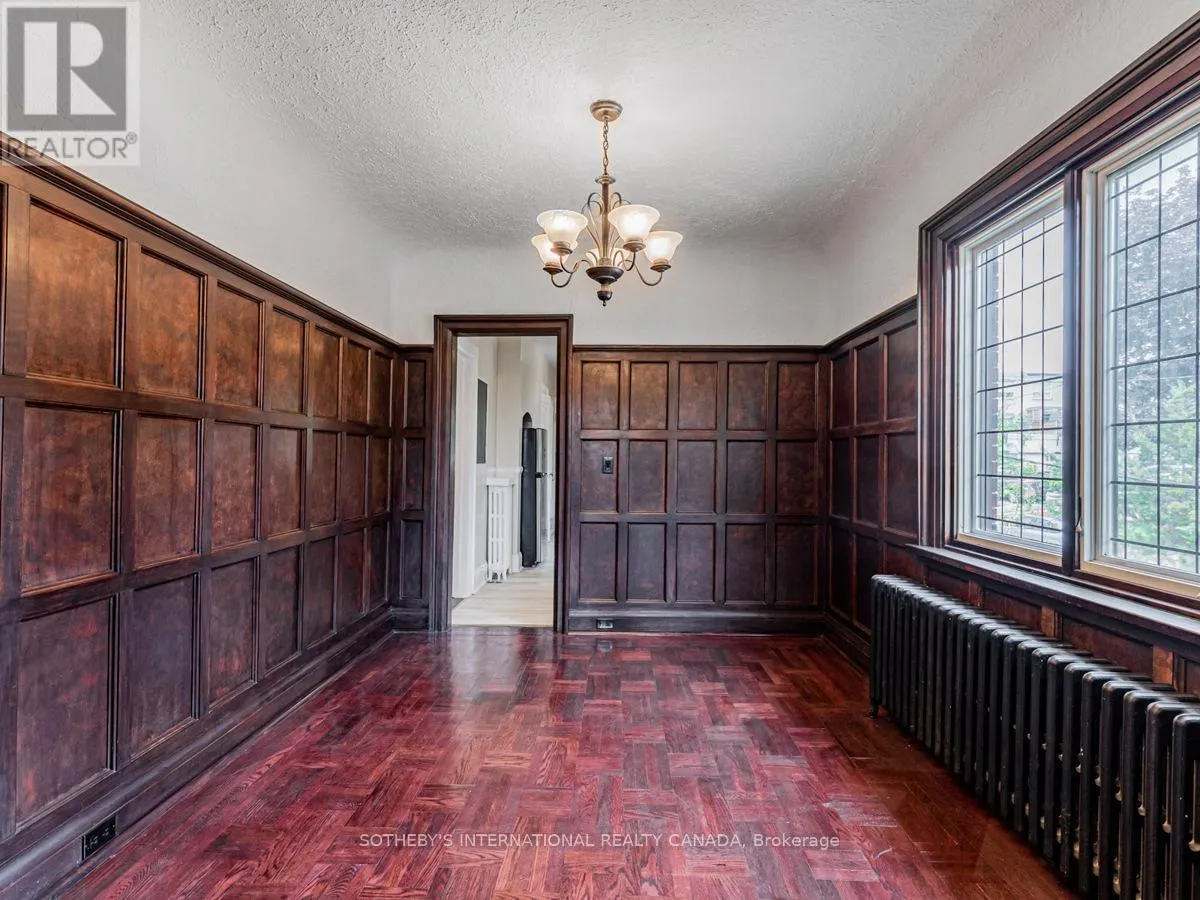 UPPER - 2 LARKIN AVENUE