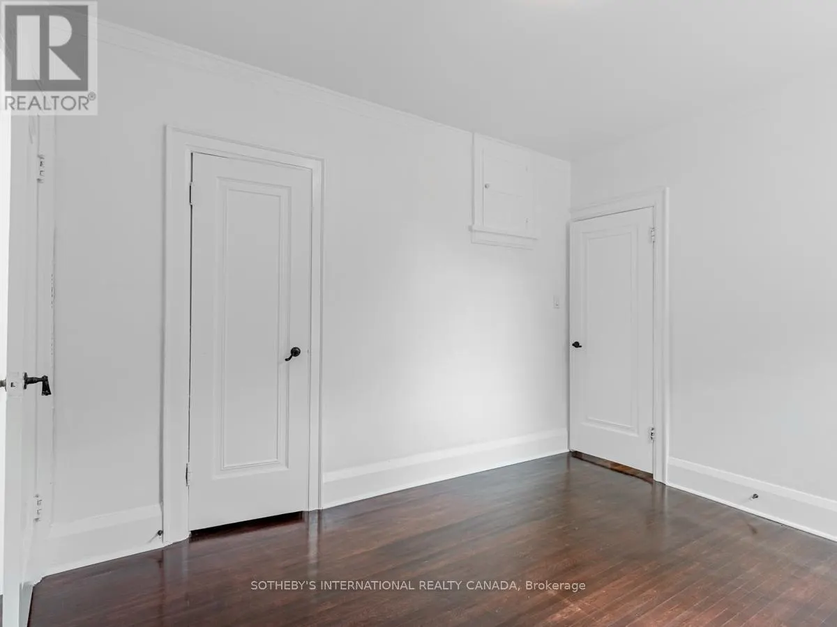 UPPER - 2 LARKIN AVENUE