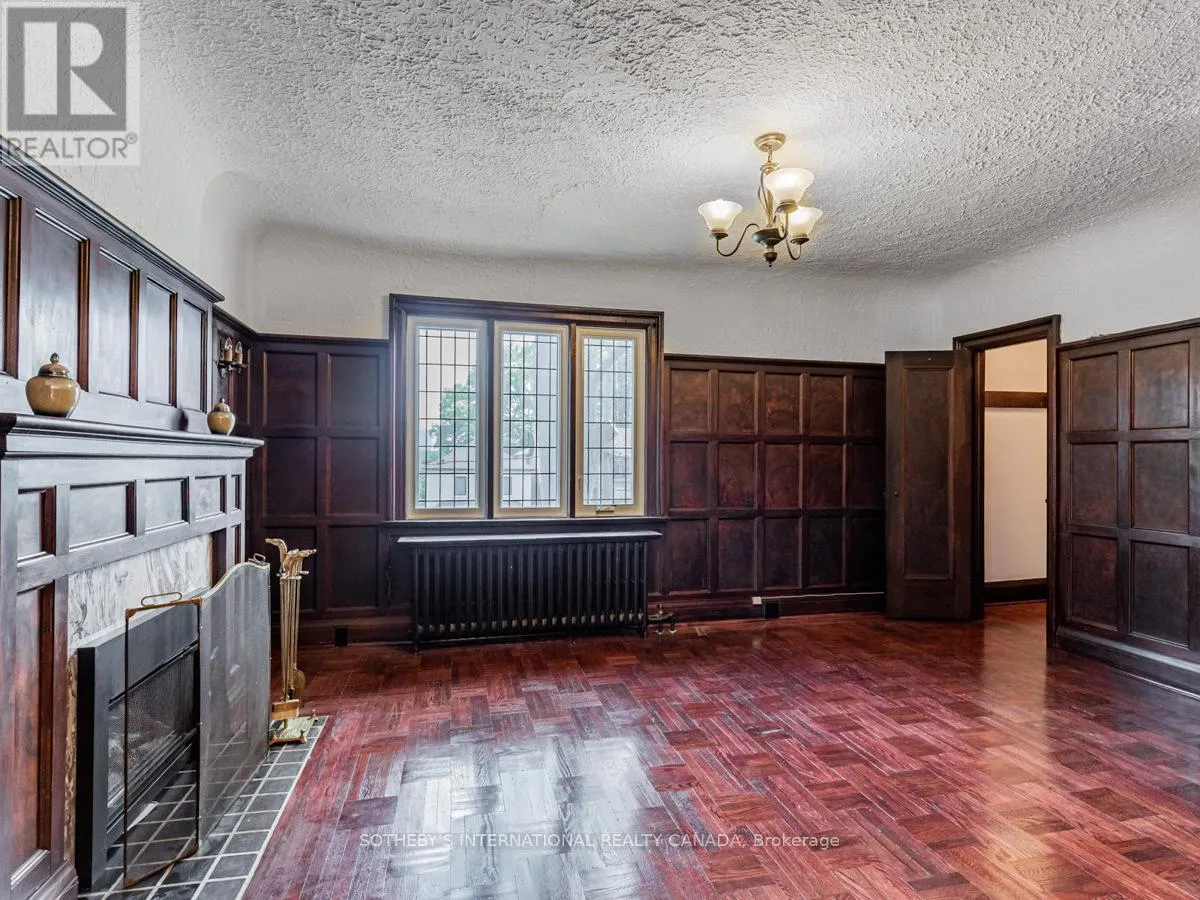 UPPER - 2 LARKIN AVENUE