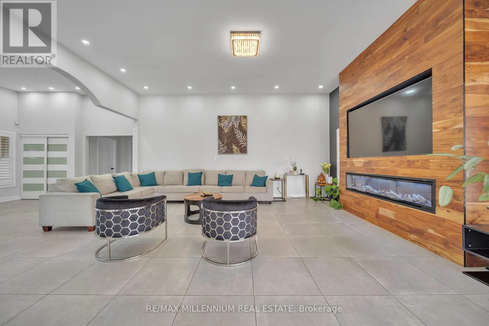 3 DAYBREAK LANE