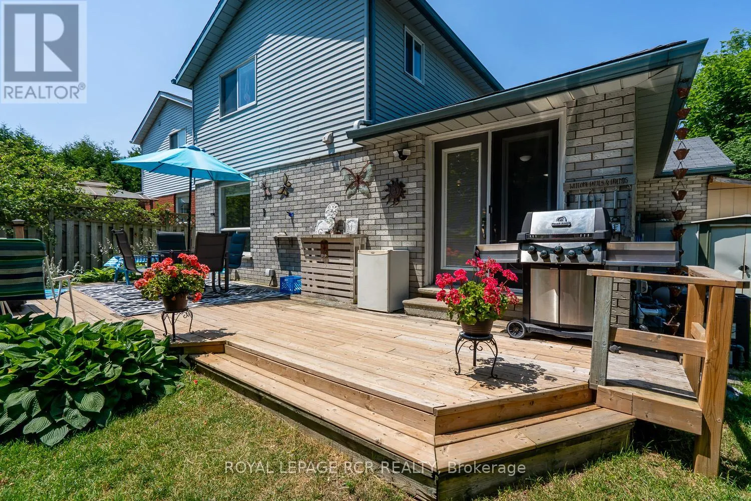 252 ELMWOOD CRESCENT