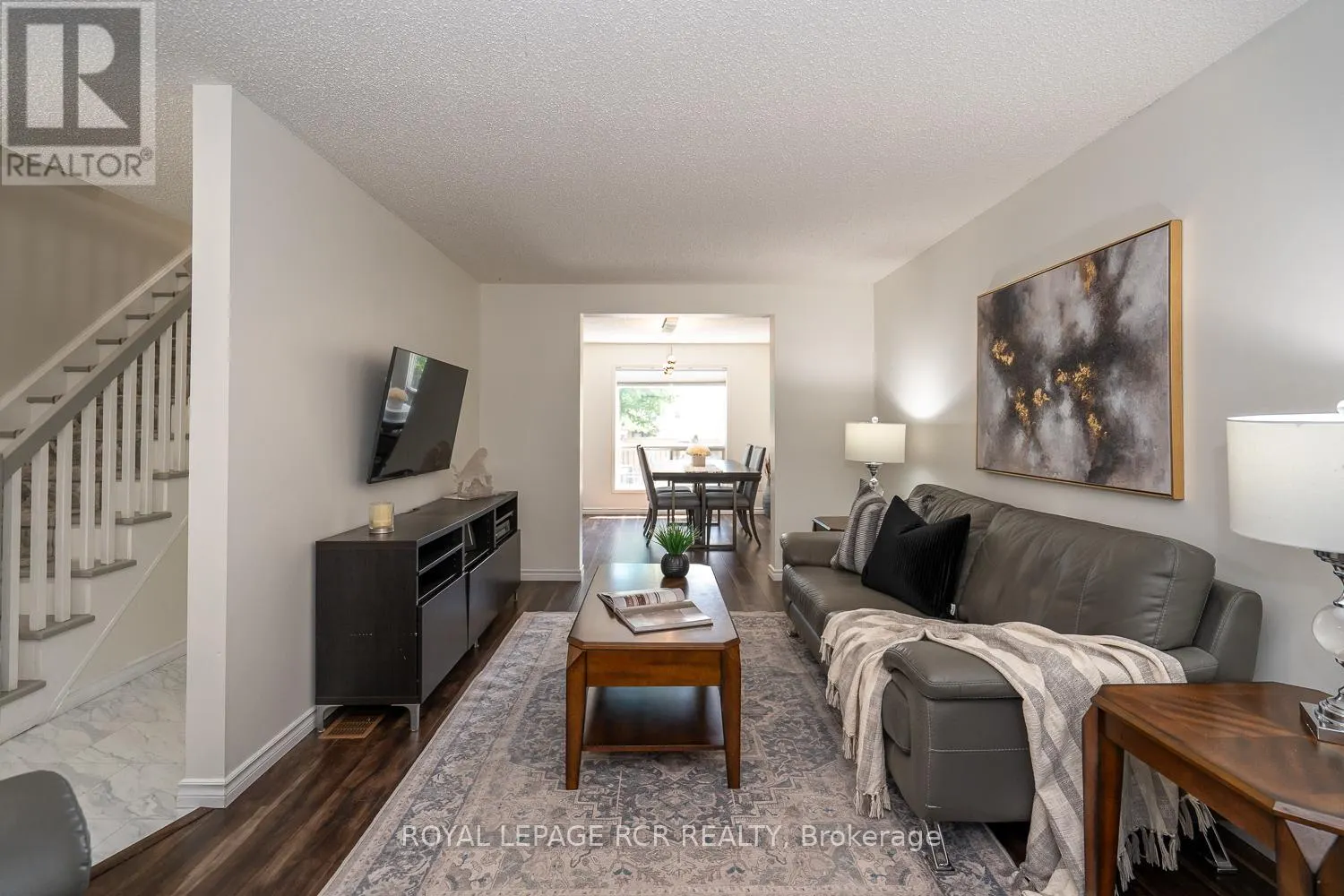 252 ELMWOOD CRESCENT