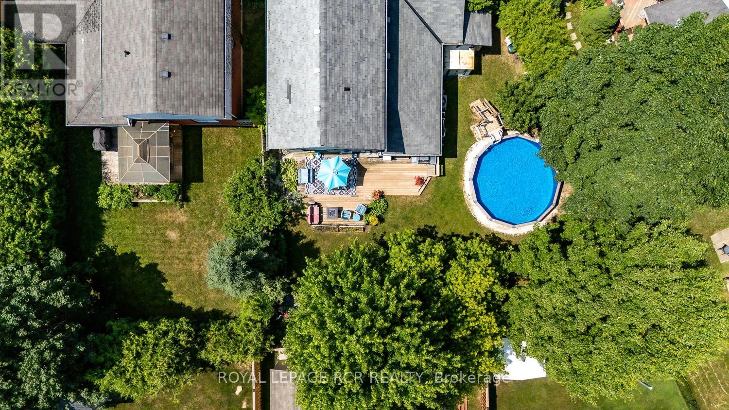 252 ELMWOOD CRESCENT