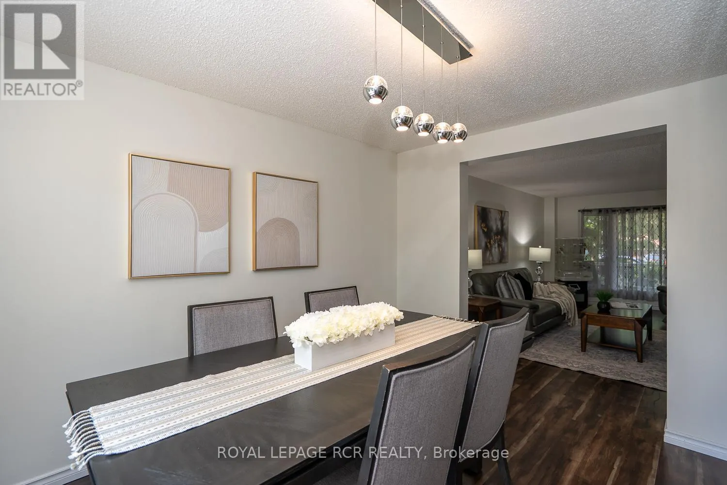 252 ELMWOOD CRESCENT