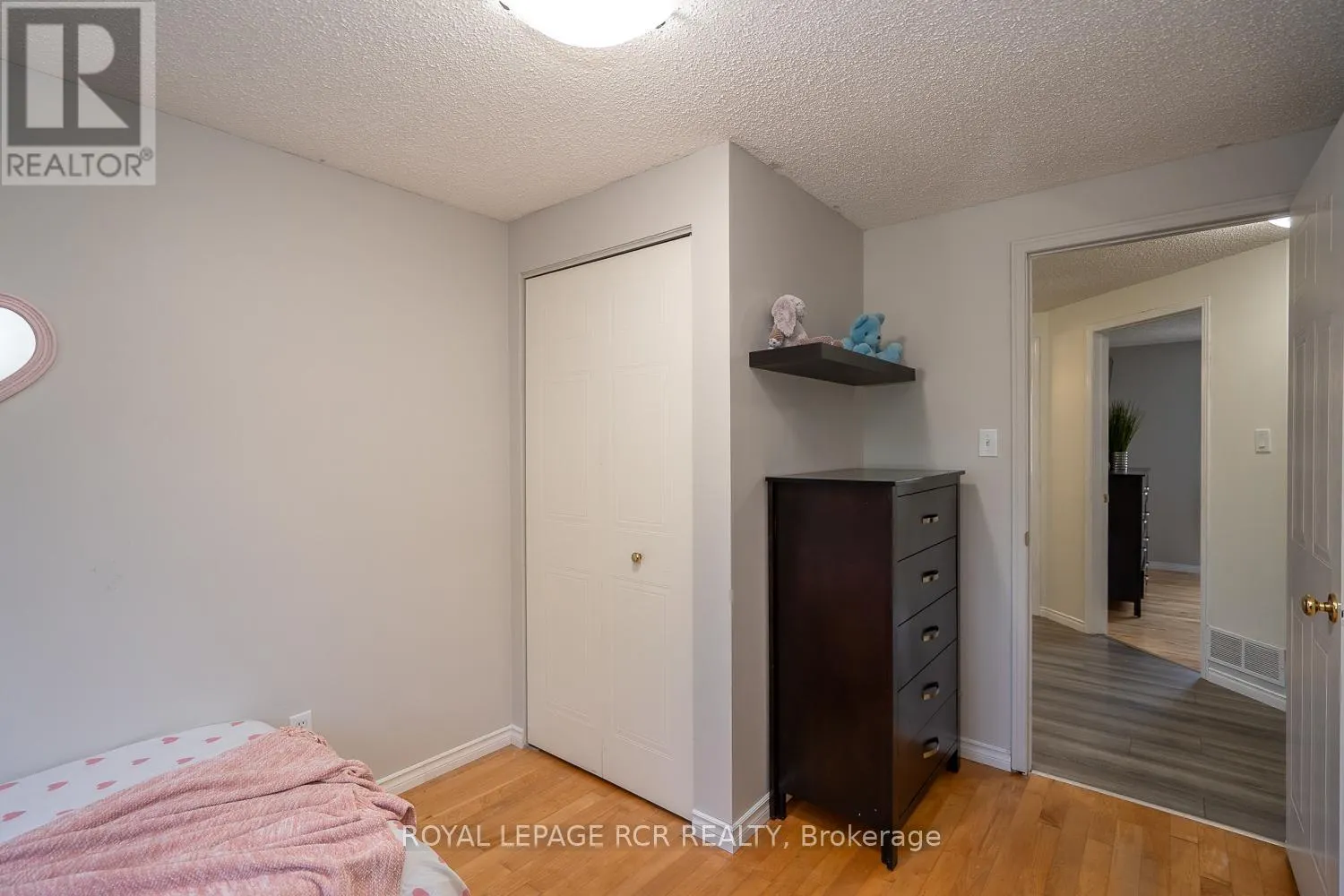 252 ELMWOOD CRESCENT